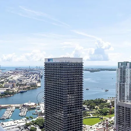 1Bd Penthouse With Stunning City & Water Views